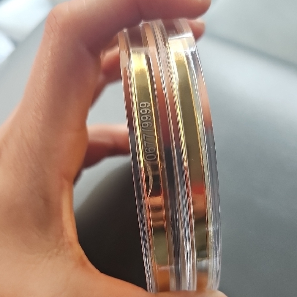 Big Gold Commemorative Coins with Presidential Portraits - Picture 7 of 7